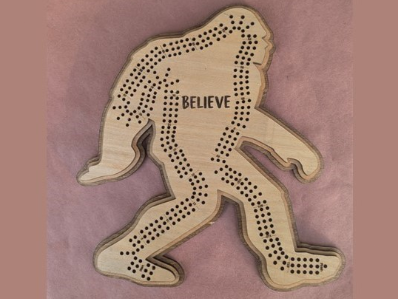 Big foot cribbage board, unique bigfoot game for all the sasquatch believers. Perfect cryptid gift for card game and outdoors enthusiasts